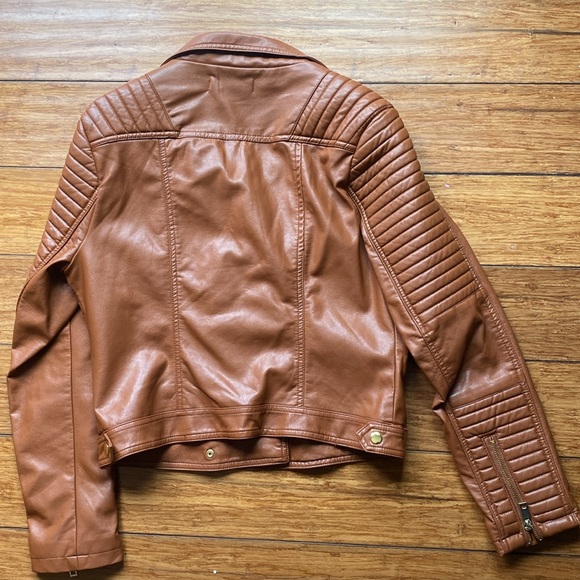 NWT BRAND NEW Faux Leather Motorcycle Jacket. Super SOFT. Fitted L. - Picture 3 of 3